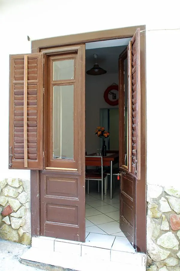 Don Vito'S Apartments كاستيلاّماري ديل غو إيطاليا